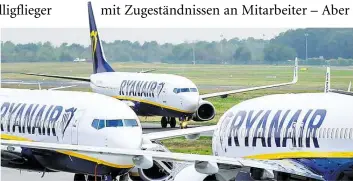  ?? DPAGBILD: KUSCH ?? Flugzeuge der Airline Ryanair stehen auf dem Vorfeld des Flughafens Weeze.