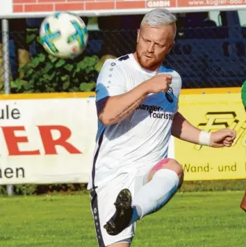  ?? Foto: Xaver Habermeier ?? Seine Zeit im Trikot des FC Ehekirchen geht nach der Saison zu Ende: Fabian Scharbatke kehrt im Sommer zu seinem Ex-Verein VfR Neuburg zurück.