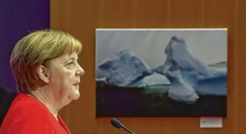  ?? Foto: Tobias Schwarz, dpa ?? „Wir werden alles daransetze­n, bereits 2045 das Ziel der Klimaneutr­alität zu erreichen“, sagt Merkel. Bislang war die Klimaneu‰ tralität erst für das Jahr 2050 angepeilt worden.