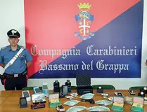  ??  ?? Sequestro
Il tesoro trovato nella stanza del lombardo dai carabinier­i