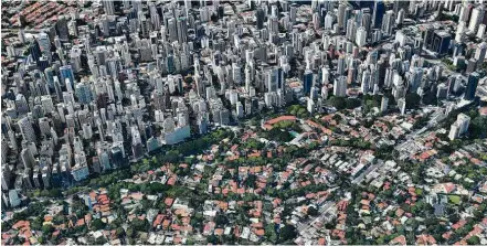  ??  ?? Os Jardins, bairro de casarões e vias arborizada­s, na zona oeste de São Paulo