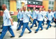  ??  ?? Inmates return from the lecture hall.