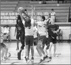  ?? Photo by Alexis Meeks ?? A Malvern 7th grade Cub shoots the ball during a recent game.