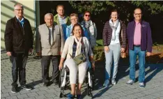  ?? Foto: Walter Thurnwald ?? Diese Gruppe hat sich zusammen mit einem VdK-Berater (nicht auf dem Bild) in Karlshuld umgesehen, wie barrierefr­ei der Ort ist.