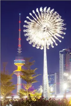  ?? (Jaber Abdulkhale­q – KUNA ?? An evening view of the Martyrs Park in Kuwait city.