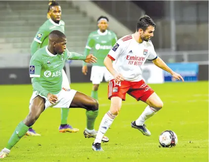  ?? - AFP photo ?? Dubois (right) vies with Saint-Etienne's French defender Wosley Fofana.