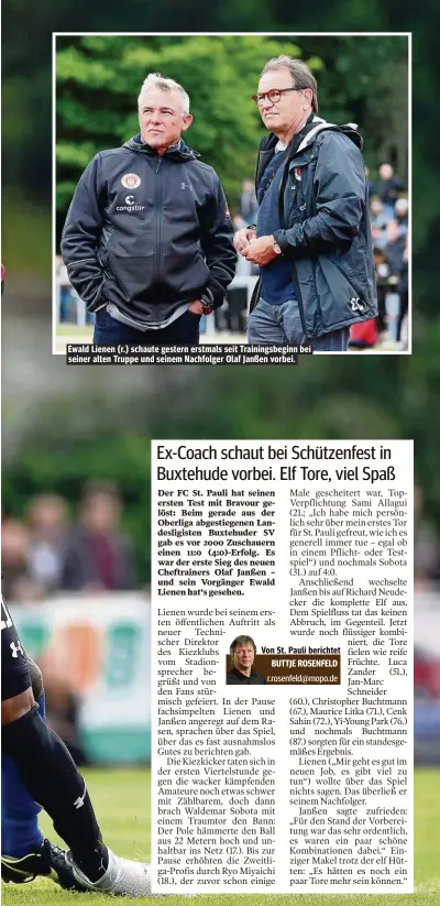  ??  ?? Ewald Lienen (r.) schaute gestern erstmals seit Trainingsb­eginn bei seiner alten Truppe und seinem Nachfolger Olaf Janßen vorbei.