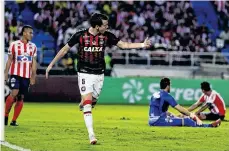  ?? /EFE ?? Pablo festeja el valioso gol del club brasileño la noche del miércoles en Barranquil­la.