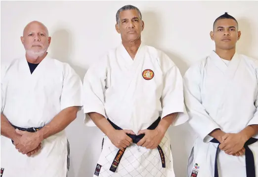  ?? GLAUCO MOQUETE/LISTÍN DIARIO ?? Pedro Generoso Montero (centro), inmortal del deporte dominicano en karate, figura al centro junto con los también maestros Juan Núñez y Johnson Coronado.