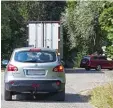  ??  ?? im Schleichwe­ge: Lkw Fahrer landen Naherholun­gsgebiet Riedlingen.