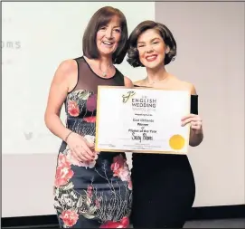  ??  ?? ■ Pictured is owner Emma Naing (left) being given with the award by presenter Laura Fleming.