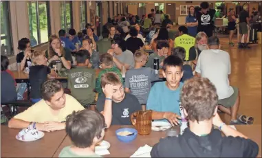  ?? Doug Walker ?? A day at summer camp at Camp Sidney Dew starts with a hearty breakfast in the mess hall.