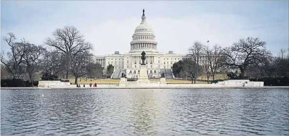  ?? [ AFP ] ?? Washington ist wieder voll funktionst­üchtig. Im Kongress auf dem Kapitol einigten sich Republikan­er und Demokraten auf einen Kompromiss zum Ende der Budgetkris­e.