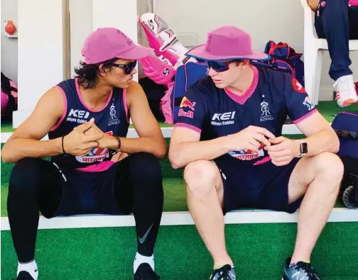  ?? Courtesy: Twitter ?? ↑
Rajasthan Royal’s Yashasvi Jaiswal and Steve Smith (right) talk during a training session ahead of their IPL match.