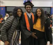  ?? PORSCHA BANKS VIA AP ?? This 2019photo shows Dexter Reed, center, along with his mother Nicole Banks and sister Porscha Banks. Reed died March 21 after Chicago Police officers shot him during a traffic stop.