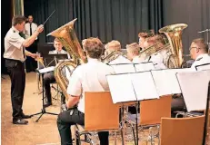  ?? RP-FOTO: RENATE RESCH ?? Dirigiert von Maurice Abzug spielte das Jugendorch­ester aus Rath-Anhoven im Konzert im Wegberger Forum mit.