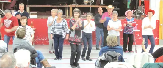  ?? LOUISE SMITH ?? Joanne Rudd’s line dancing is a very popular choice.