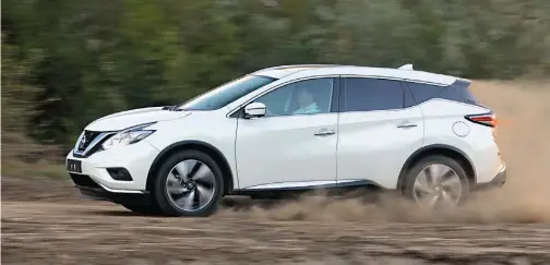  ??  ?? El Murano cuenta con un diseño muy llamativo y un poderoso motor de 252 CV. Además es amplio y con mucho lujo interior.