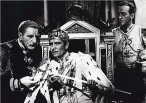  ?? ARXIU ?? C. Aubrey Smith (esquerra), Roland Colman (centre) i David Niven en l’adaptació cinematogr­àfica de 1937 de la novel·la d’Anthony Hope 'El presoner de Zenda’