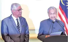  ?? - Bernama photo ?? Dr Mahathir announcing the setting up of Complaints Committee to monitor the management of complaints in 20 enforcemen­t agencies other than the Royal Malaysia Police.