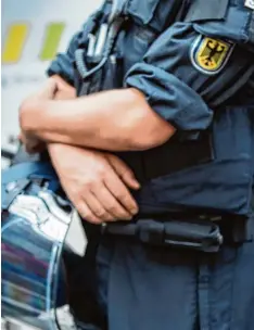  ?? Foto: Frank Rumpenhors­t, dpa ?? Soll Polizeiarb­eit in Zukunft zentraler gesteuert werden als bisher? Über diese Frage bahnt sich Streit zwischen Bund und Ländern an.