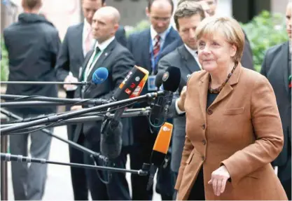  ??  ?? A chanceler Angela Merkel arriscou ser acusada de incentivar a migração, quando decidiu abrir as fronteiras da Alemanha