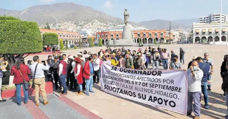  ?? BLANCA E. GUTIÉRREZ ?? El grupo de personas solicitó dialogar con algún representa­nte del gobierno estatal