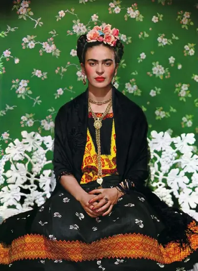  ?? © Nickolas Muray Photo Archives ?? Nickolas Muray, the artist’s friend and lover, took this photo of Frida Kahlo in New York City in 1939.
