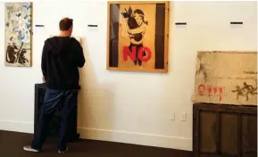  ??  ?? Uma exposição de obras raras e originais do artista Banksy para serem leiloadas no fim do mês