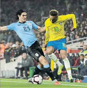  ?? FOTO: AP ?? Cavani vs Neymar El partido acabó con un pique entre ambos que traerá cola