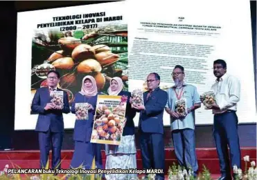  ??  ?? PELANCARAN buku Teknologi Inovasi Penyelidik­an Kelapa MARDI.