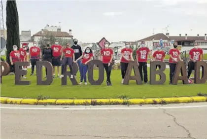  ?? CRÓNICA ?? Uno de los grupos participan­tes en la actividad solidaria, el pasado sábado.