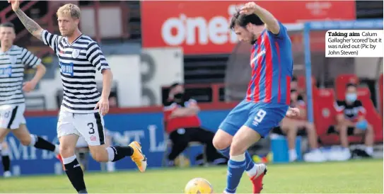  ??  ?? Taking aim Calum Gallagher ‘scored’ but it was ruled out (Pic by John Steven)