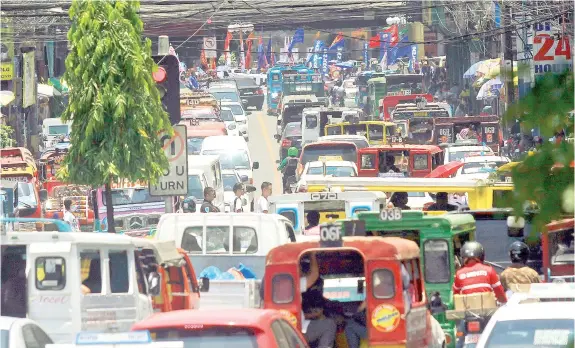  ?? ALDO NELBERT BANAYNAL ?? A monstrous traffic at the downtown Cebu City yesterday morning was triggered by the protest staged by the militant group Nagpakaban­ang Sugbuanon Alang sa Kinabuhi ug Hustisya (NASUKHU) against the spate of killings in Cebu.