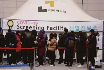  ?? Ahn Young-joon / Associated Press ?? South Koreans line up for coronaviru­s testing at a public health center in Seoul. New infections are rising and breaking records daily. As a result, there have been long lines at testing stations.