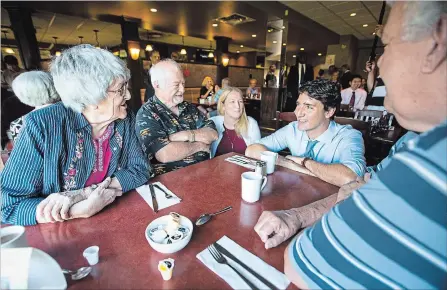  ?? JULIE JOCSAK TORSTAR ?? Prime Minister Justin Trudeau chats with Beverly Black, Stewart Black and Stephan Lafontaine of Niagara Falls during a visit to Silks Country Kitchen in Niagara-on-the-Lake Wednesday morning.