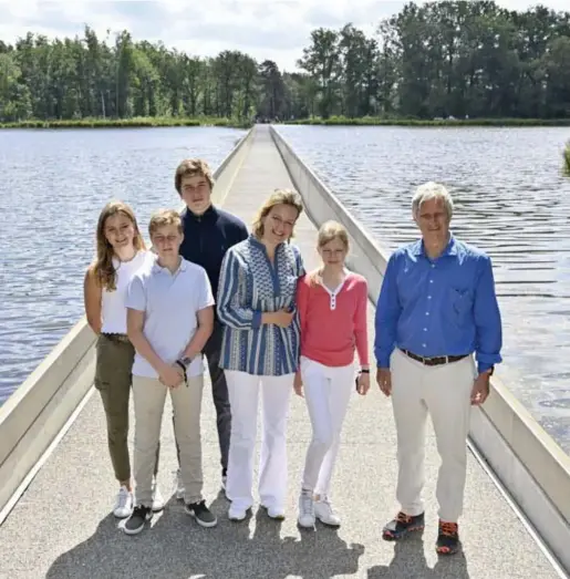  ?? © ?? Koning Filip, koningin Mathilde en hun vier kinderen Elisabeth, Emmanuel, Gabriel en Eleonore.
Dirk Waem/belga