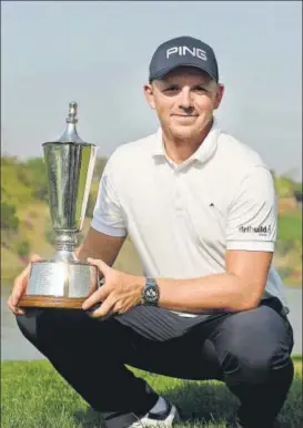  ?? AFP PHOTO ?? ▪ Matt Wallace of England poses with the Indian Open trophy in Gurgaon.