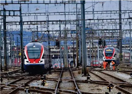  ?? KEYSTONE ?? Die Züge der SBB werden ab nächster Woche auf einzelnen Strecken wieder häufiger fahren.