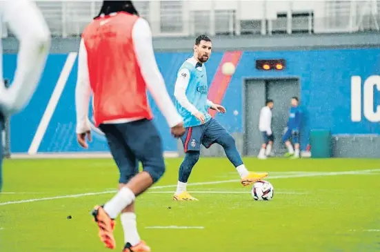  ?? SG ?? Lionel Messi se entrenó el lunes en solitario y ayer se ejercitó con sus compañeros del PSG