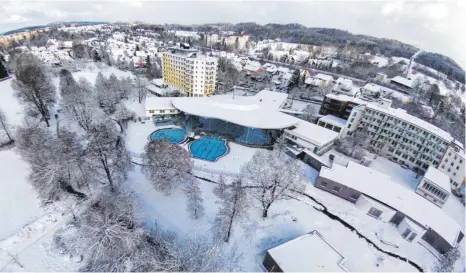  ?? FOTO: ARCHIV/RAUHUT ?? Insgesamt 923 Mitarbeite­r waren 2017 bei der Stadt Bad Waldsee tätig, allein 429 waren bei den Städtische­n Rehaklinik­en angestellt.