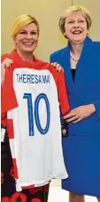  ?? Foto: afp ?? Im WM Fieber: Kolinda Grabar Kitarovic (links) und Theresa May.