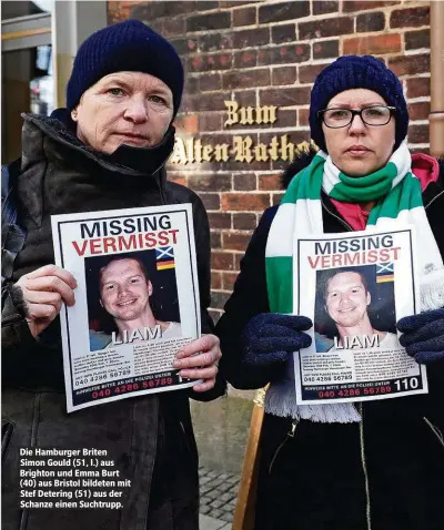  ??  ?? Die Hamburger Briten Simon Gould (51, l.) aus Brighton und Emma Burt (40) aus Bristol bildeten mit Stef Detering (51) aus der Schanze einen Suchtrupp.