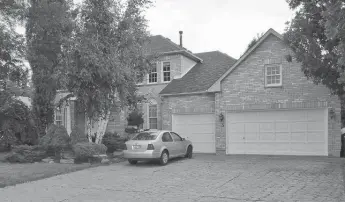  ?? MICHEL SOBOCAN PHOTOS ?? The driveway is extra-wide, suitable for children to play sports on.