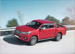  ?? [ Werk] ?? Nicht nur auf abenteuerl­ichen Sandpisten daheim: Neuer Toyota Hilux.