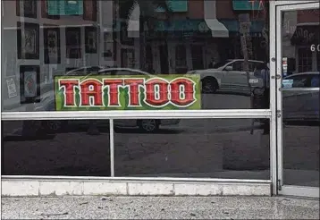  ?? KEVIN D. THOMPSON / THE PALM BEACH POST ?? Solid Image Tattoo opened in May on Lake Avenue in Lake Worth, but will be the last tattoo/body piercing business to open downtown for one year, per a new moratorium.