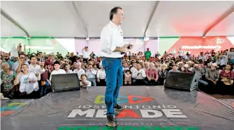  ?? CUARTOSCUR­O ?? En Navoja, el candidato de la coalición Todos por México, ofreció una reforma profunda al campo/