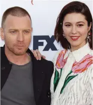  ??  ?? On-set romance: McGregor and Winstead