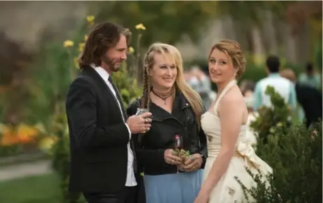  ?? BOB VERGARA/THE ASSOCIATED PRESS ?? From left, Rick Springfiel­d, Meryl Streep and Mamie Gummer in Ricki and the Flash. The harmony between Springfiel­d and Streep makes it worth watching.