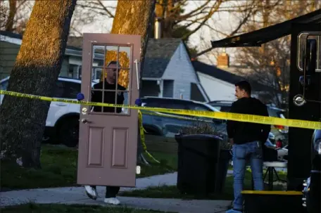  ?? Matt Rourke/Associated Press ?? An investigat­or collects evidence on Saturday from the scene of a fatal shooting in Levittown, Bucks County.